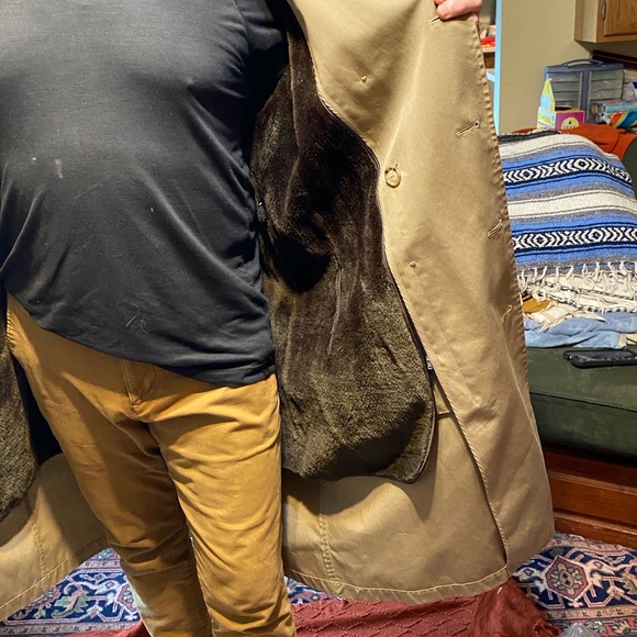 Formal lined raincoat. - Picture 5 of 6